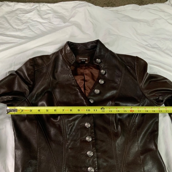 Danier Brown Leather Military-Style Italian Leather Blazer (Women’s medium) - Picture 4 of 13